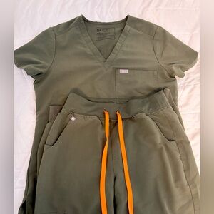 EUC Figs Scrub Set - Catarina Scrub Top XS and Zamora Jogger Pants XS in Moss